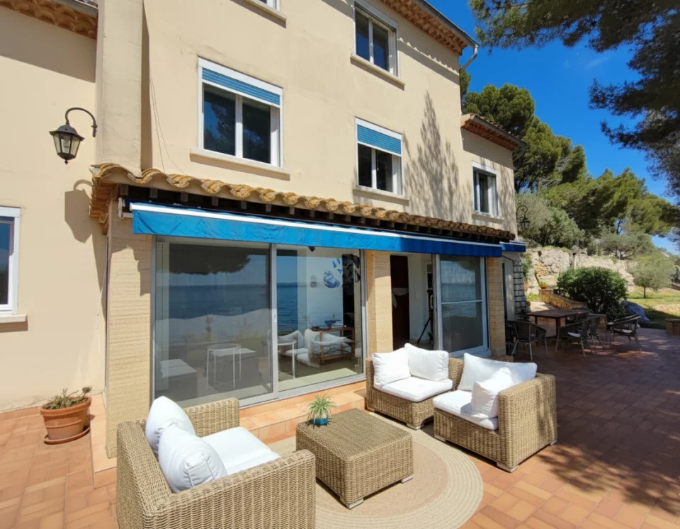 Seaside terrace and veranda blending natural light and contemporary architecture