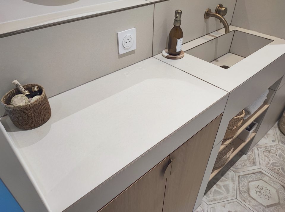 Vasque encastrée dans meuble salle de bain sur mesure, projet architecte intérieur