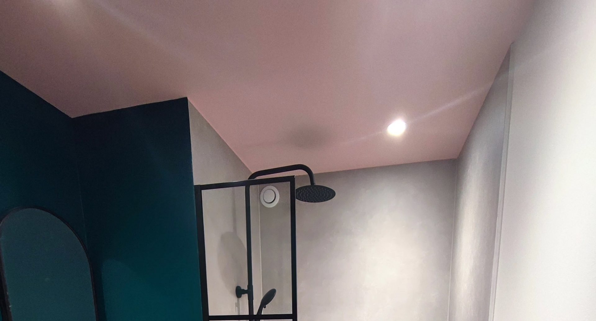 renovation architecte plafond rose