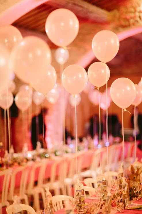 Décoration Noël intérieure détail table et accessoires fêtes, composition bougies et matières