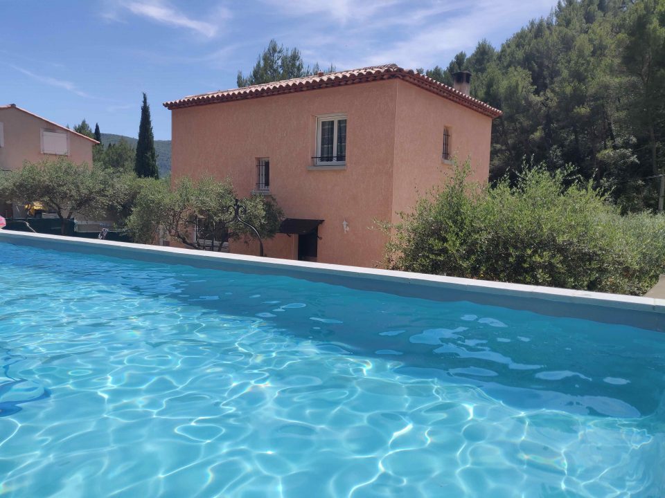 piscine et maison